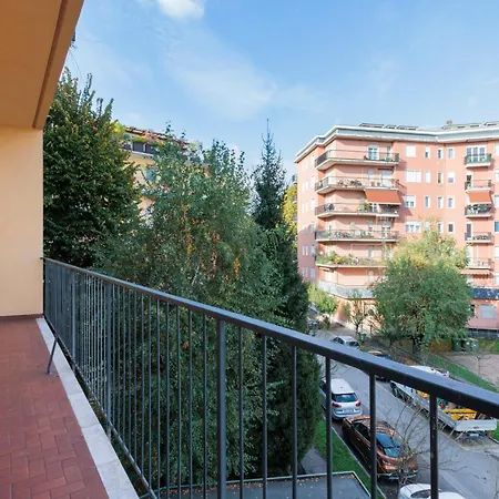 White Pearl Bgy Station Apartment