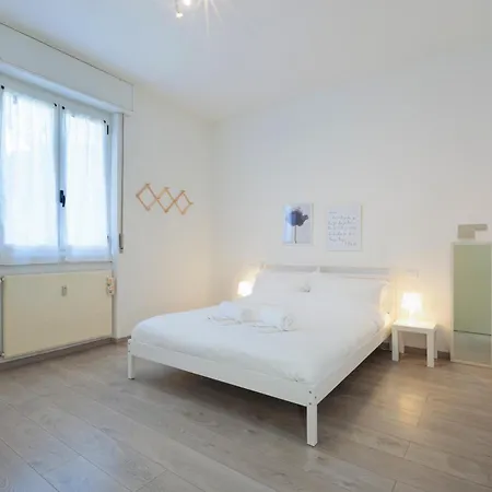 White Pearl Bgy Station Apartment