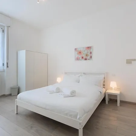 White Pearl Bgy Station Apartment *