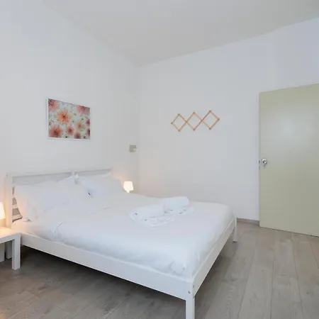 White Pearl Bgy Station * Bergamo