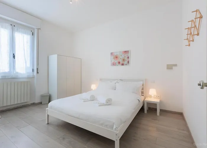 White Pearl Bgy Station Апартаменты *