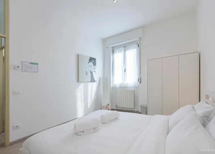 White Pearl Bgy Station Апартаменты *