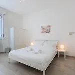 White Pearl Bgy Station Apartamento *