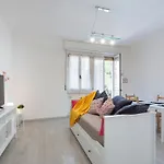Apartamento White Pearl Bgy Station *
