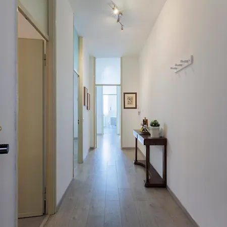 Apartment White Pearl Bgy Station