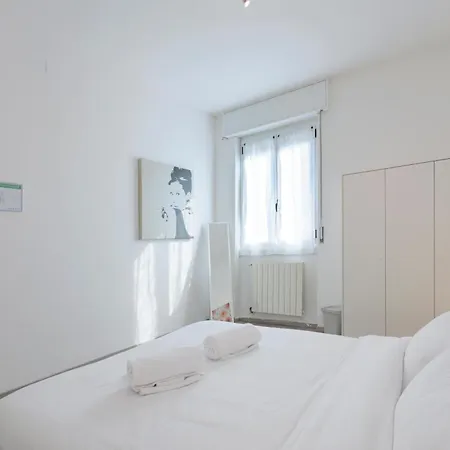 White Pearl Bgy Station Apartman *