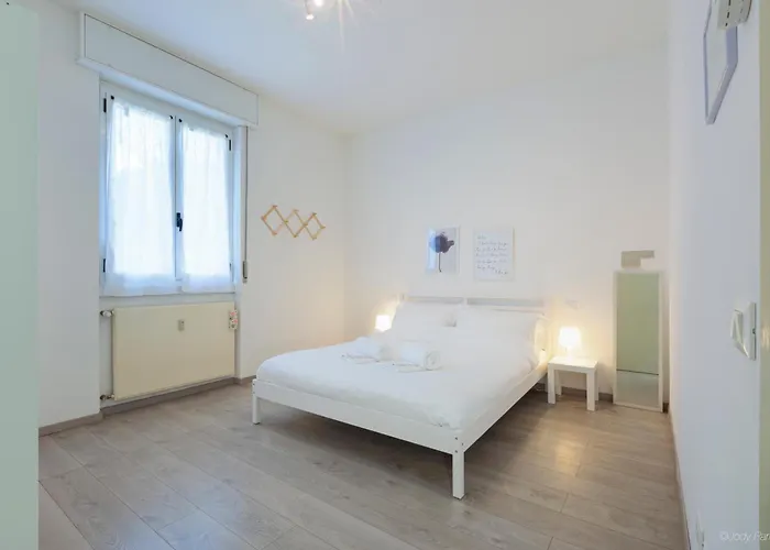 White Pearl Bgy Station Apartman